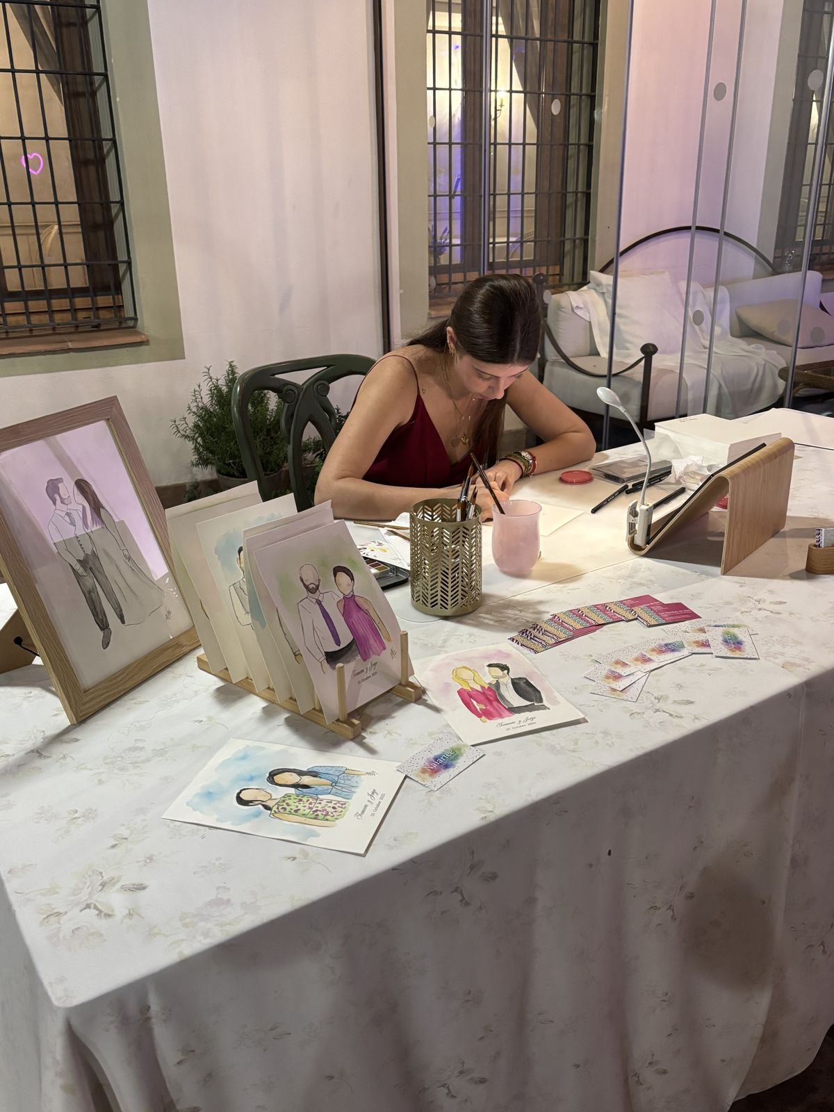 Naiara pintando durante un evento